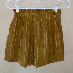 Urban Outfitters Bermuda hightwaist shorts
